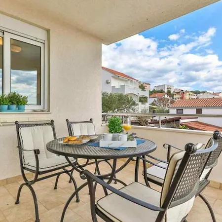 In Okrug Gornji With Sea View, Terrace, Air Conditioning, Wifi 5051-2 Trogir