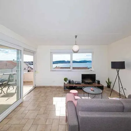 In Okrug Gornji With Sea View, Terrace, Air Conditioning, Wifi 5051-2 Appartement Trogir