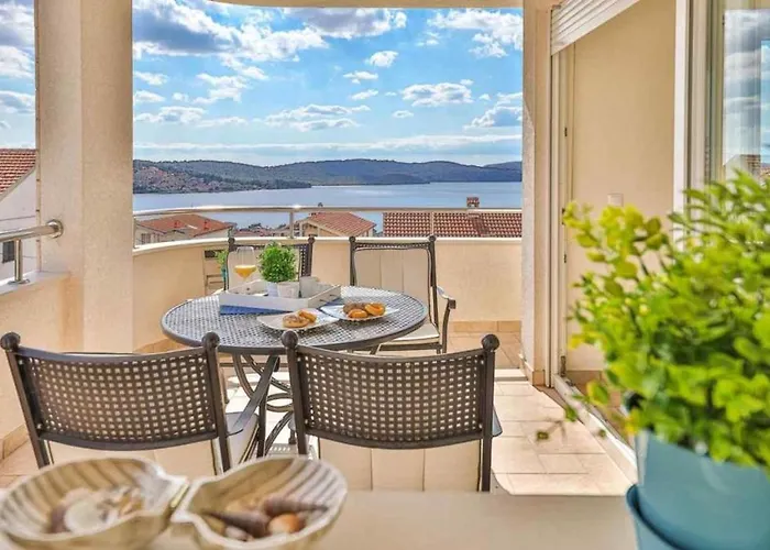 In Okrug Gornji With Sea View, Terrace, Air Conditioning, Wifi 5051-2 * Trogir