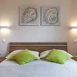 In Okrug Gornji With Sea View, Terrace, Air Conditioning, Wifi 5051-2 特罗吉尔