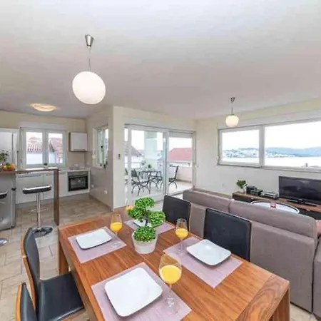Apartmán In Okrug Gornji With Sea View, Terrace, Air Conditioning, Wifi 5051-2 Trogir