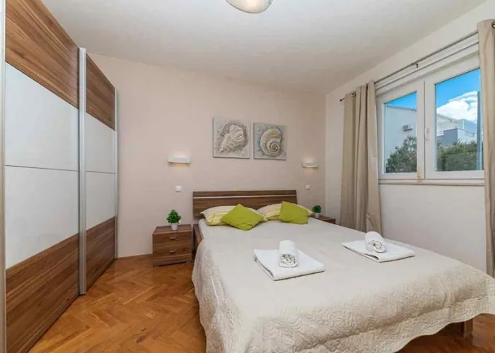 In Okrug Gornji With Sea View, Terrace, Air Conditioning, Wifi 5051-2 Appartement