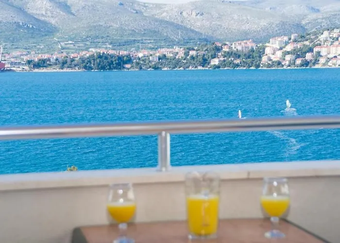 In Okrug Gornji With Sea View, Terrace, Air Conditioning, Wifi 5051-2 Apartment