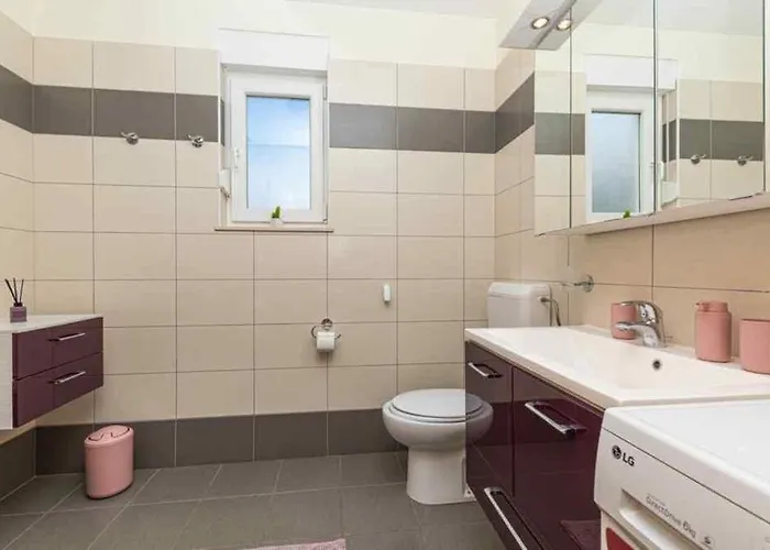 In Okrug Gornji With Sea View, Terrace, Air Conditioning, Wifi 5051-2 Appartement Trogir