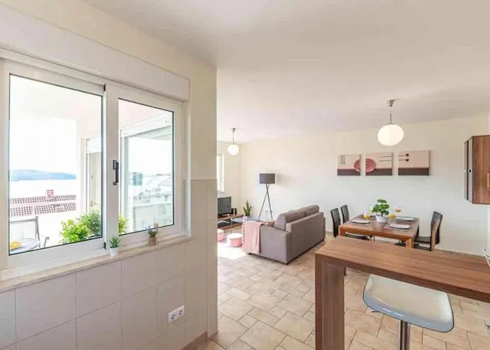 In Okrug Gornji With Sea View, Terrace, Air Conditioning, Wifi 5051-2 * Trogir