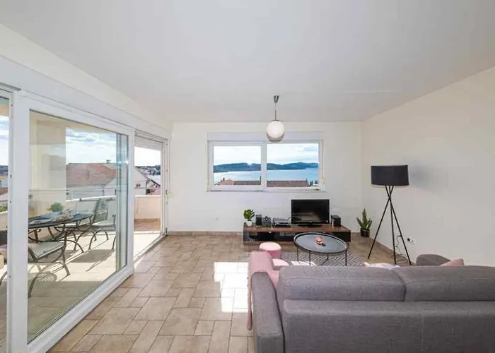 In Okrug Gornji With Sea View, Terrace, Air Conditioning, Wifi 5051-2 Appartement Trogir