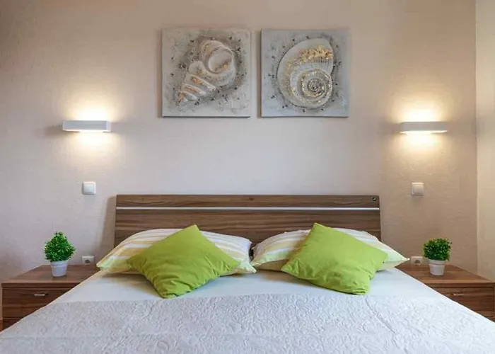 In Okrug Gornji With Sea View, Terrace, Air Conditioning, Wifi 5051-2 Trogir